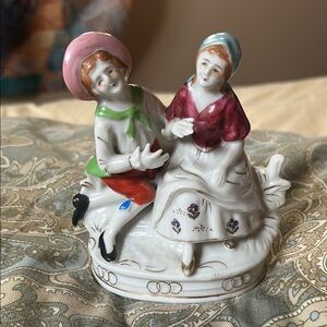 Charming Porcelain  vantage Couple Figurine - Multicolor
